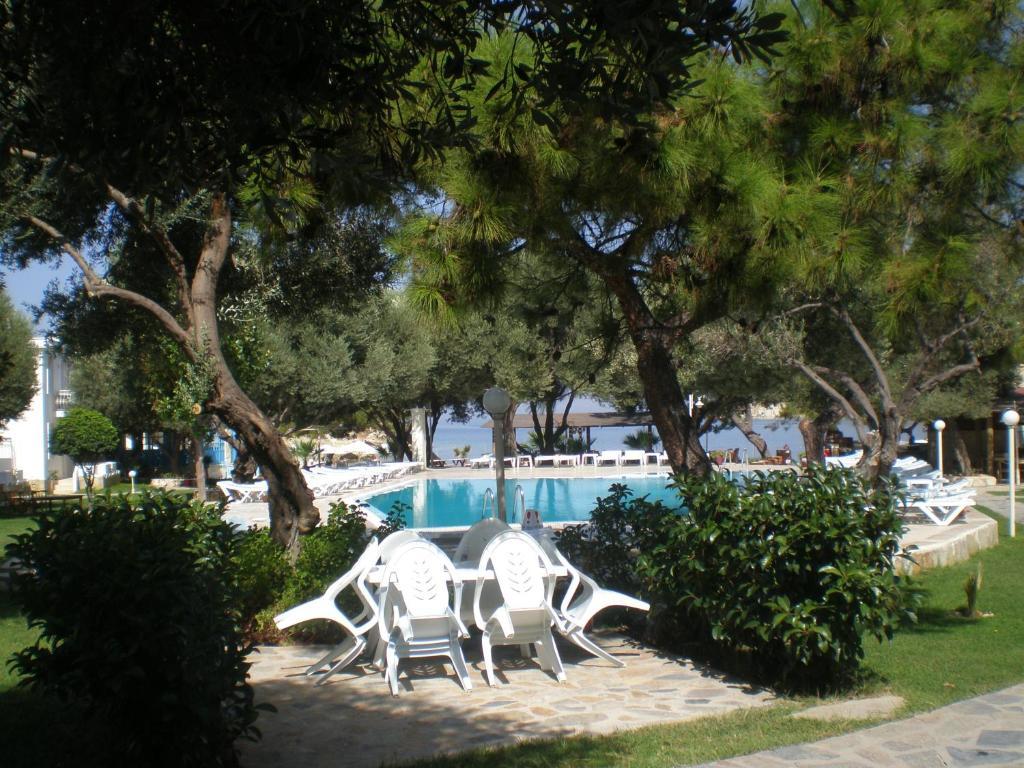 Club Mackerel Holiday Village Фоча Экстерьер фото